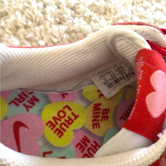 VINTAGE “VALENTINE’S DAY” W AIR FORCE 1 (2004) - Size 9 - Picture 8 of 8